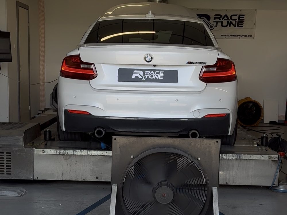 BMW M235i dünostendil